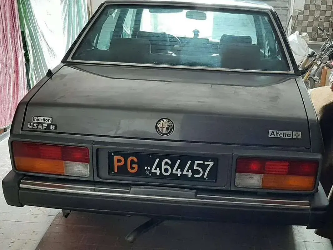 Second-hand Alfa Romeo Alfetta Quadrifoglio 129 CP (94 kW) 1984 Gri Berlinǎ