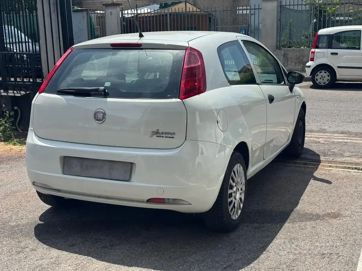 Usata Fiat Grande Punto S 75 CV (55 kW) 2011 Bianco Utilitaria