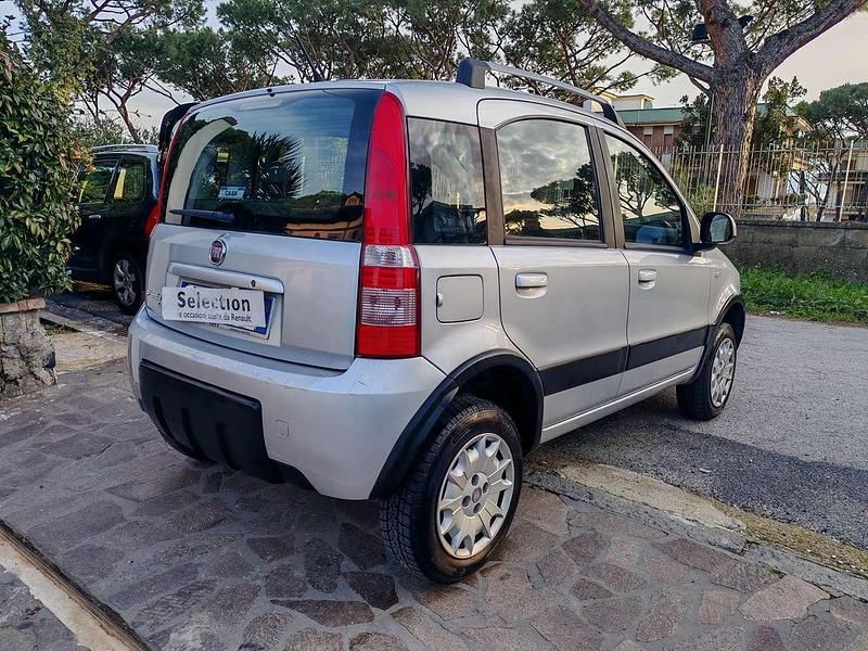 Usata Fiat Panda 4x4 Climbing 60 CV (44 kW) 2010 Argento Utilitaria