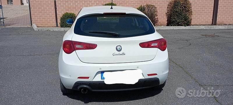 Usata Alfa Romeo Giulietta 105 CV (77 kW) 2011 Bianco Berlina