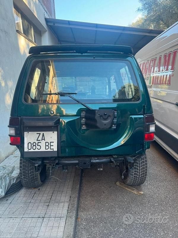 Usata Mitsubishi Pajero Top 100 CV (73 kW) 1996 Verde SUV