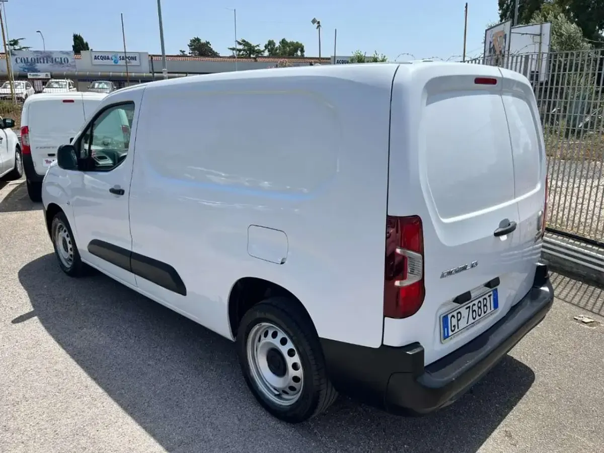Usata Fiat Doblò 102 CV (75 kW) 2023 Blu Monovolume