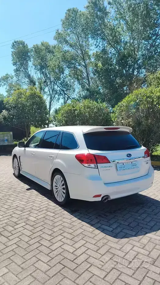 Usata Subaru Legacy 150 CV (110 kW) 2011 Bianco Station wagon