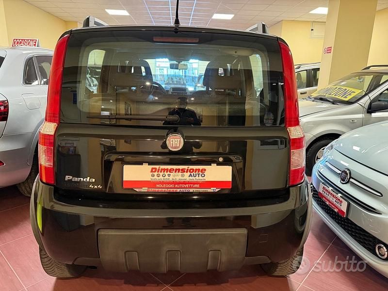 Usata Fiat Panda 4x4 Climbing 74 CV (54 kW) 2011 Nero Utilitaria