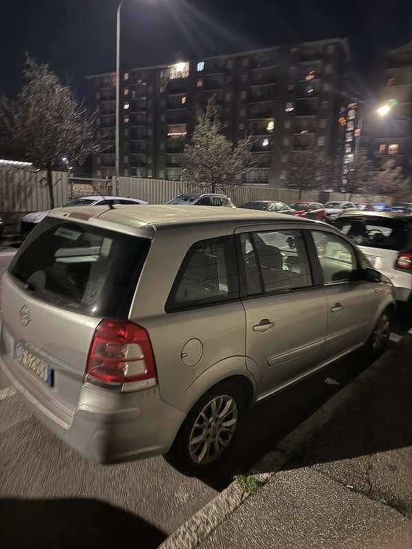 Usata Opel Zafira Cosmo 140 CV (102 kW) 2009 Monovolume