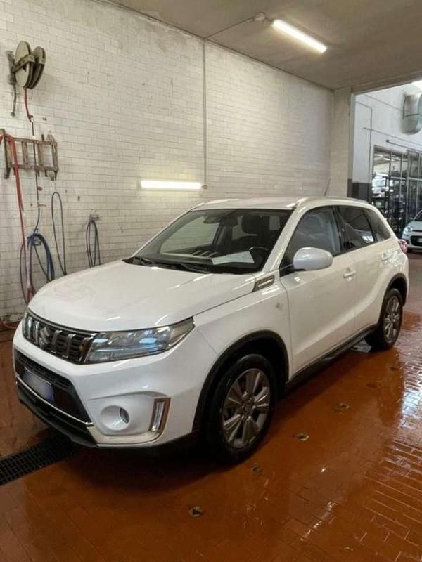 Bianco Usata 2023 Suzuki Vitara Cool SUV | 20.890 € (Buon prezzo) - Immagine 1/4