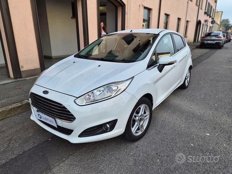 Usata Ford Fiesta Titanium 80 CV (58 kW) 2014 Bianco Berlina
