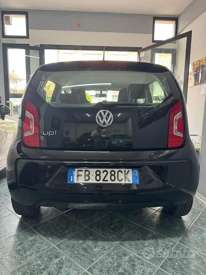 Usata VW up! 60 CV (44 kW) 2015 Nero Utilitaria