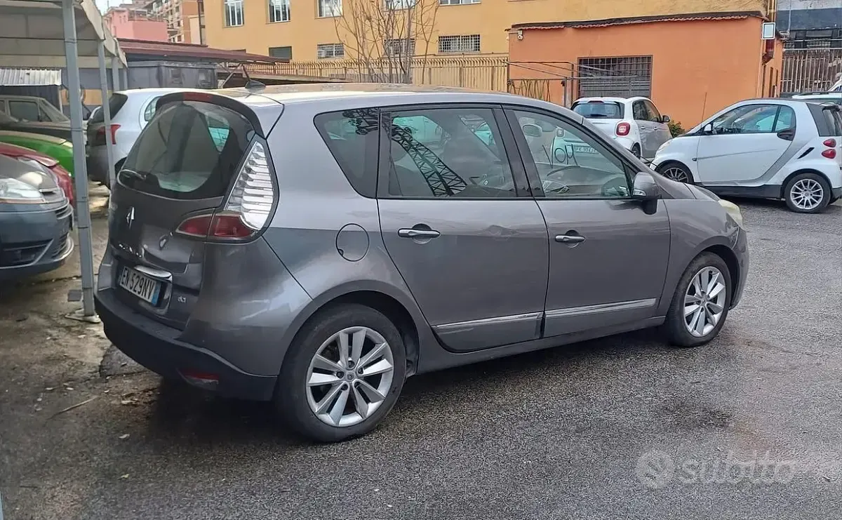Usata Renault Scénic III XMOD 110 CV (80 kW) 2012 Grigio Monovolume