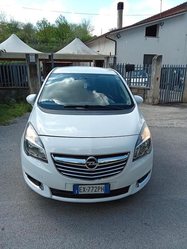 Bianco Usata 2014 Opel Meriva Monovolume | 3300 € (Buon prezzo) - Immagine 1/4