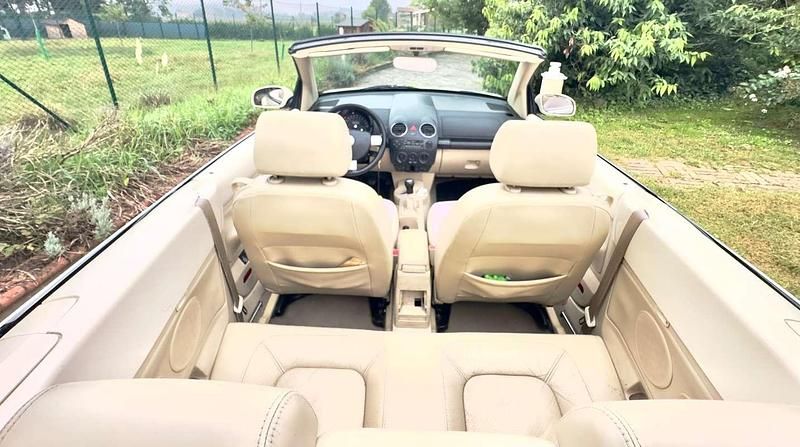 Usata VW New Beetle Cabriolet 116 CV (85 kW) 2004 Beige Cabrio