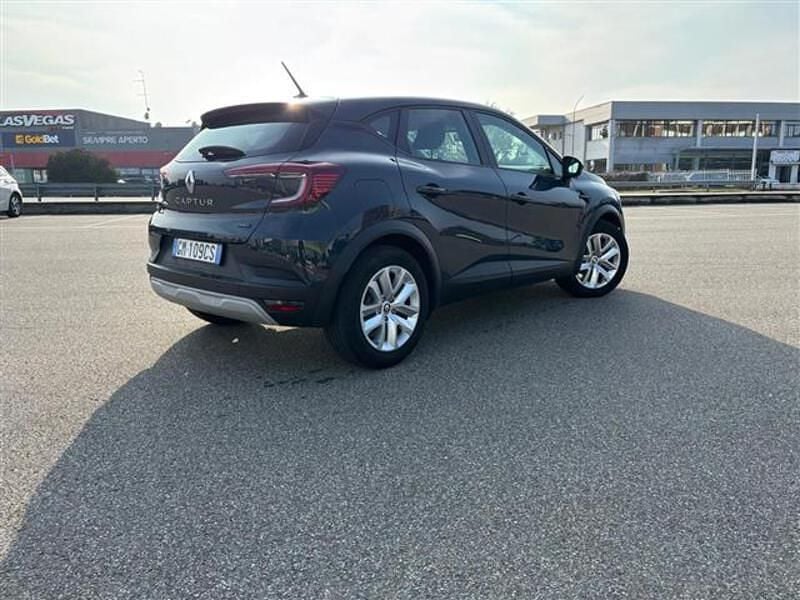Usata Renault Captur Equilibre 145 CV (106 kW) 2023 Blu scuro SUV