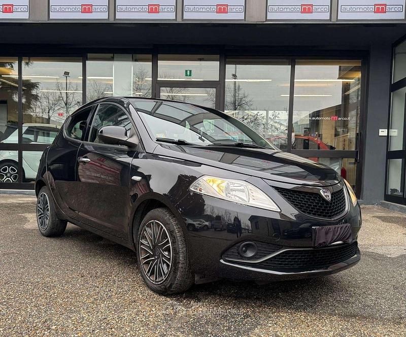 Usata Lancia Ypsilon Gold 69 CV (50 kW) 2018 Nero Utilitaria