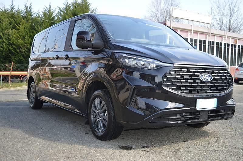 Usata Ford Tourneo 136 CV (100 kW) 2024 Nero Monovolume