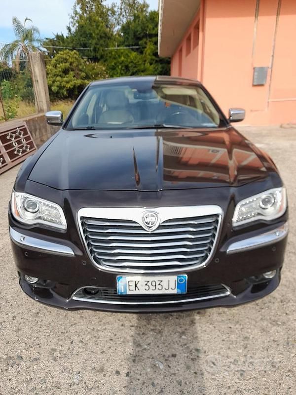 Usata Lancia Thema 239 CV (175 kW) 2011 Marrone Berlina