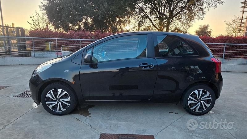 Usata Toyota Yaris 69 CV (50 kW) 2009 Nero Utilitaria
