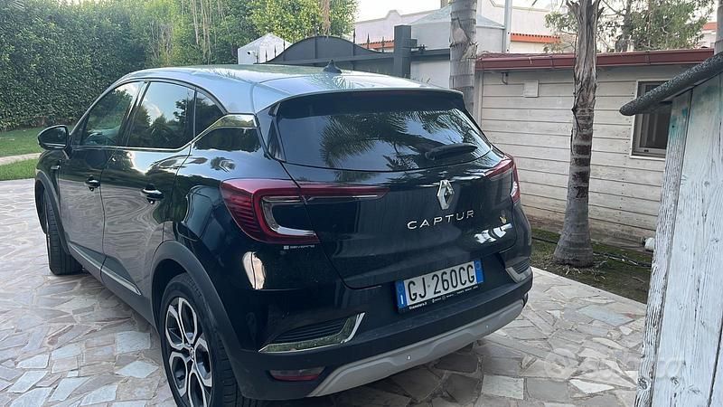 Usata Renault Captur 143 CV (105 kW) 2022 Nero SUV