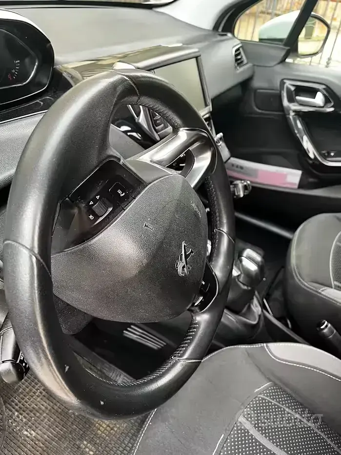 Usata Peugeot 208 68 CV (50 kW) 2012 Bianco Utilitaria