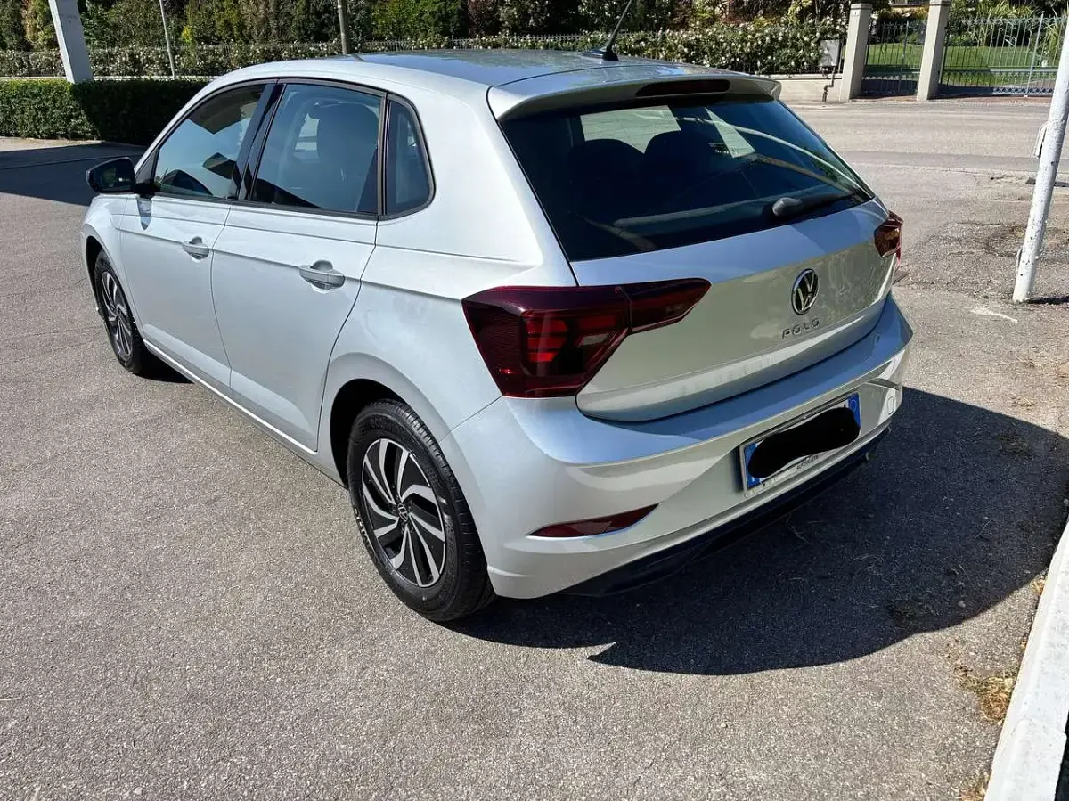 Usata VW Polo Life 95 CV (69 kW) 2023 Argento Utilitaria