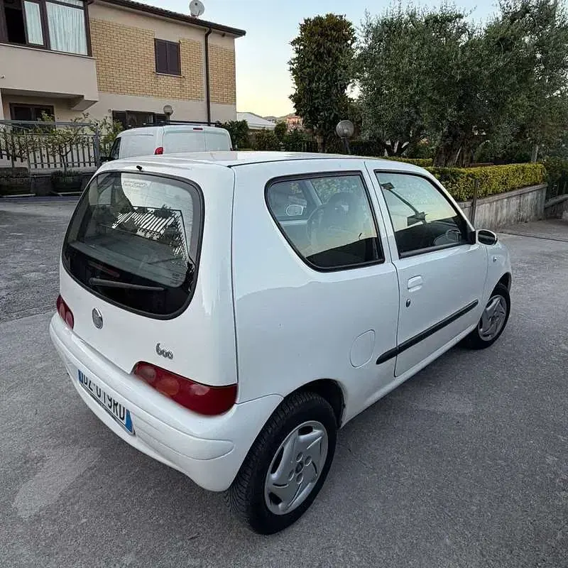 Usata Fiat 600 54 CV (39 kW) 2009 Bianco Utilitaria
