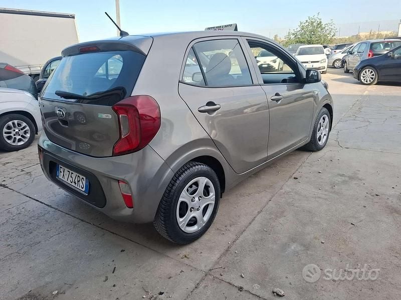 Usata Kia Picanto 65 CV (47 kW) 2019 Grigio Utilitaria