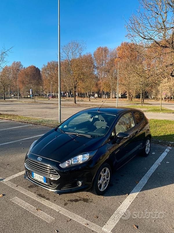 Nero Usata 2014 Ford Fiesta Coupé | 5200 € (Buon prezzo) - Immagine 1/4