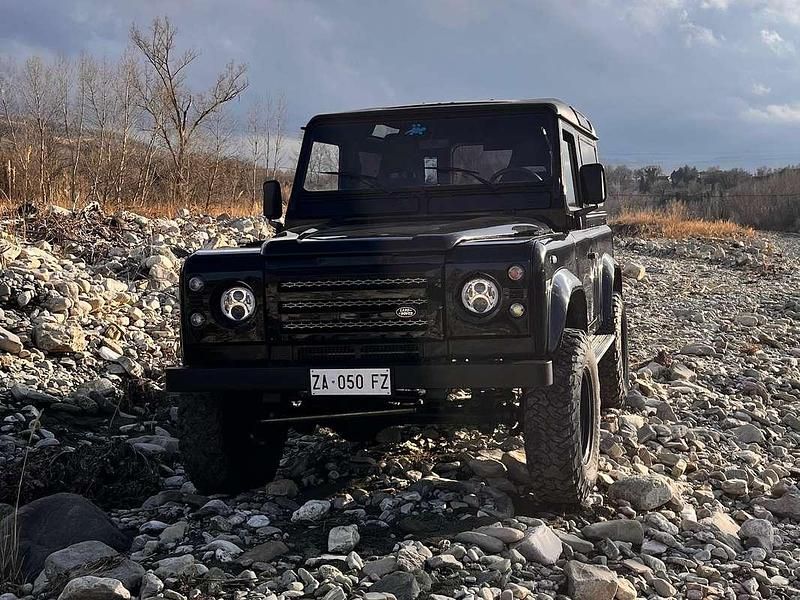 Usata Land Rover Defender 122 CV (89 kW) 1999 Nero Station wagon