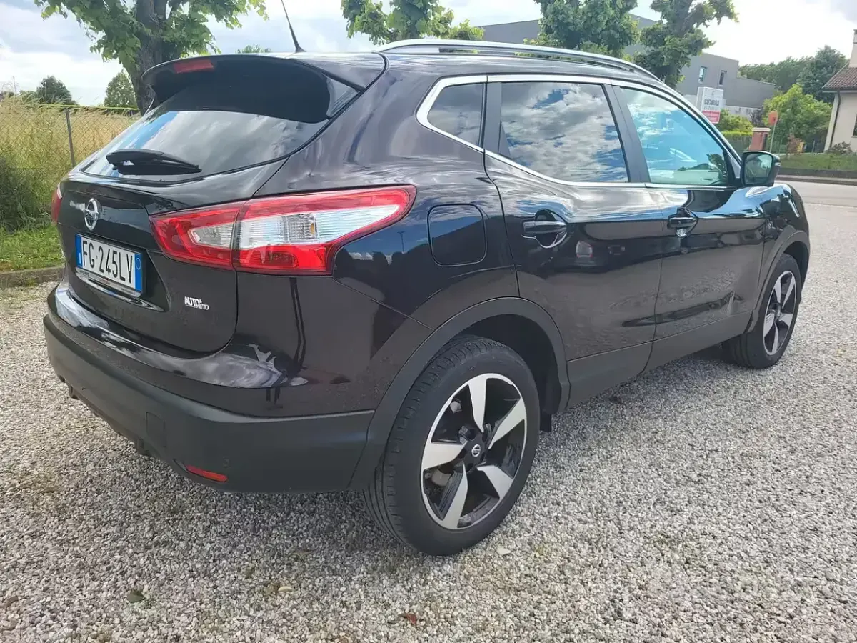 Usado Nissan Qashqai Tekna 116 CV (85 kW) 2017 Negro SUV