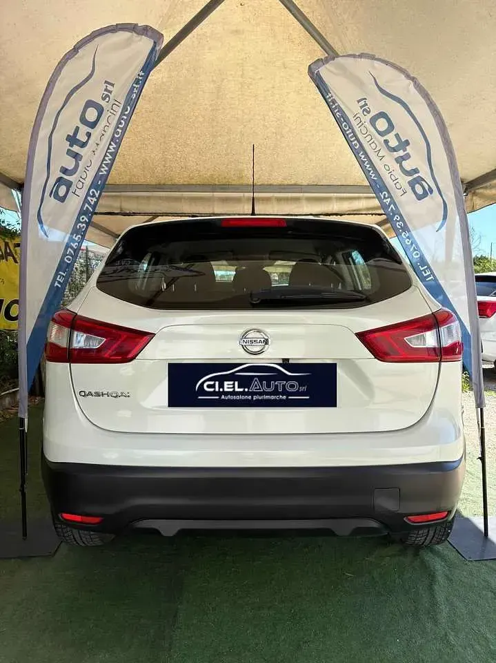 Usata Nissan Qashqai N-Vision 131 CV (96 kW) 2017 Bianco SUV