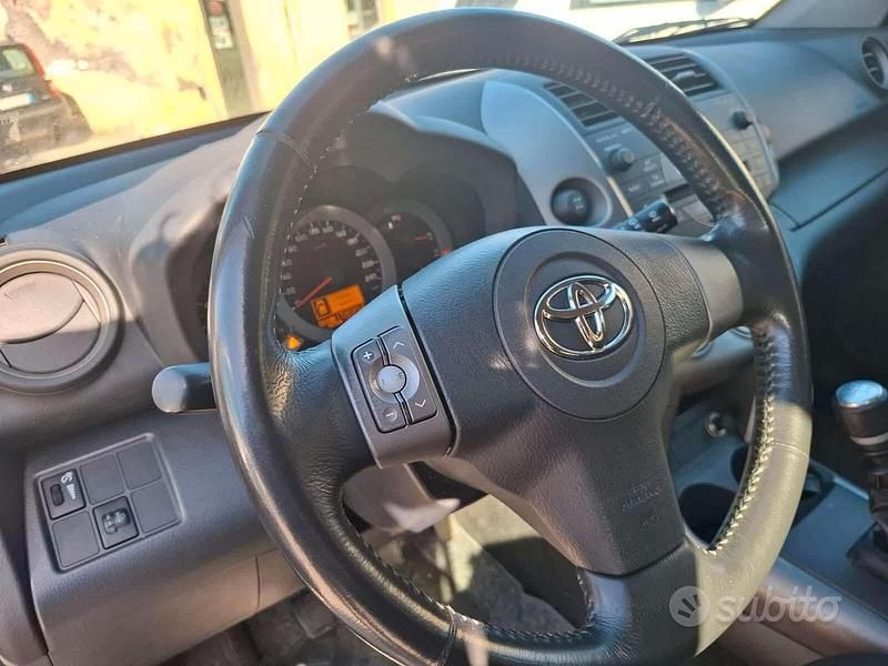 Usata Toyota RAV4 Sol 136 CV (100 kW) 2006 Grigio SUV
