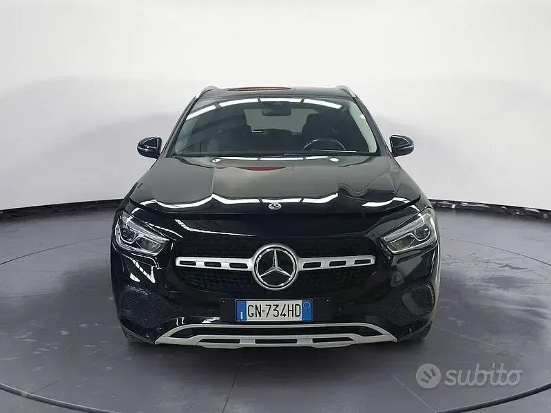 Usata Mercedes GLA180 Business 116 CV (85 kW) 2023 Nero SUV