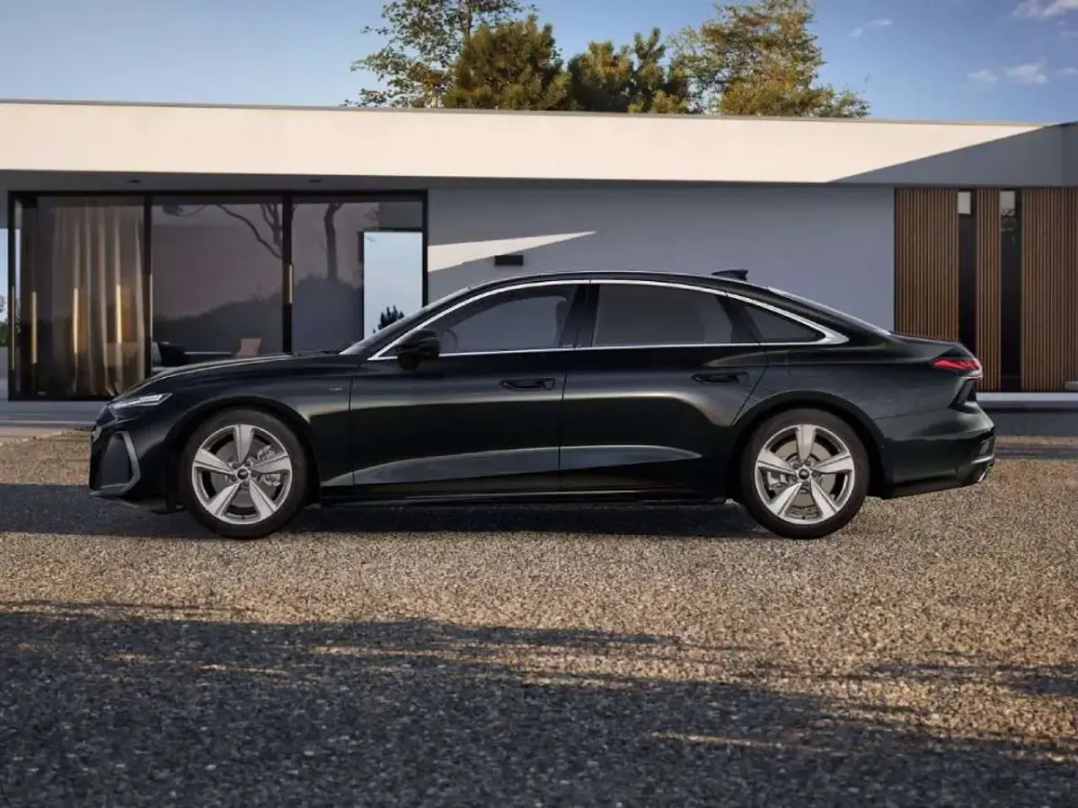 Nuova Audi A6 S-Line 252 CV (185 kW) 2026 Verde mezzanotte metallizzato Berlina