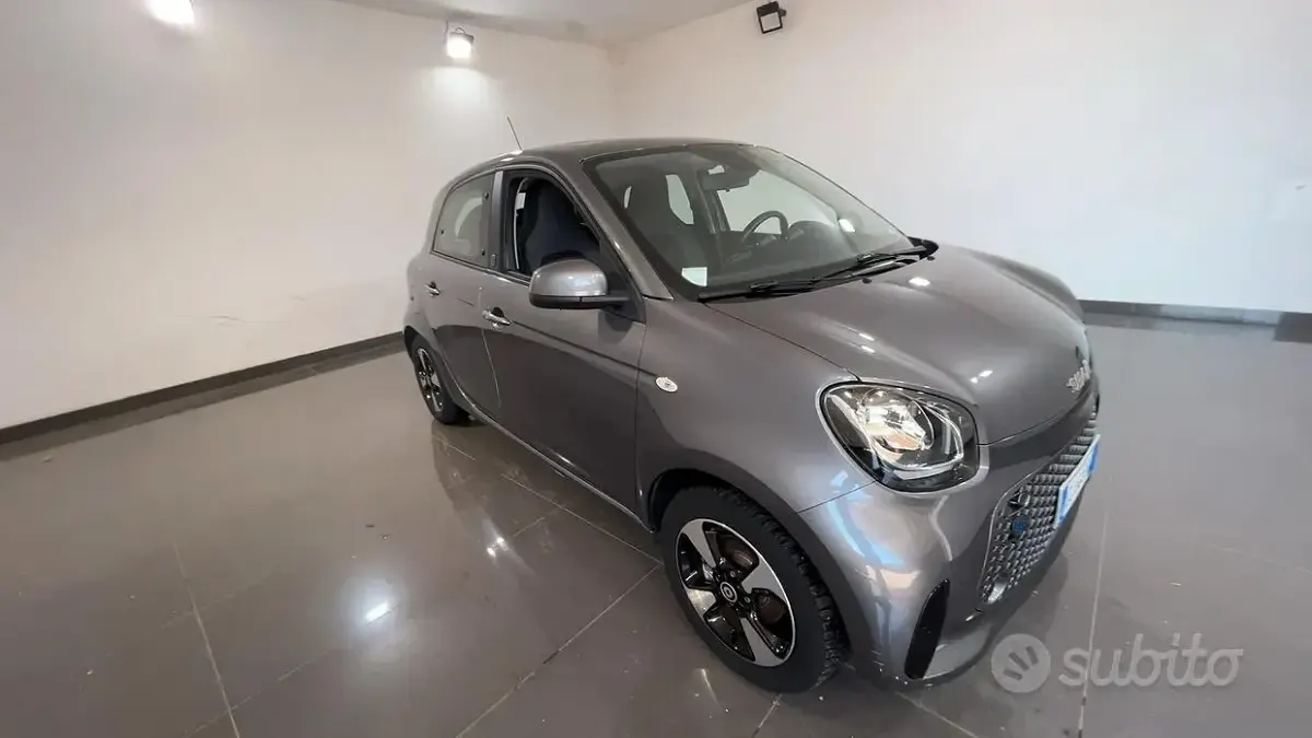 Usata Smart ForFour Electric Drive Passion 41 kW (56 CV) 2022 Grigio Berlina