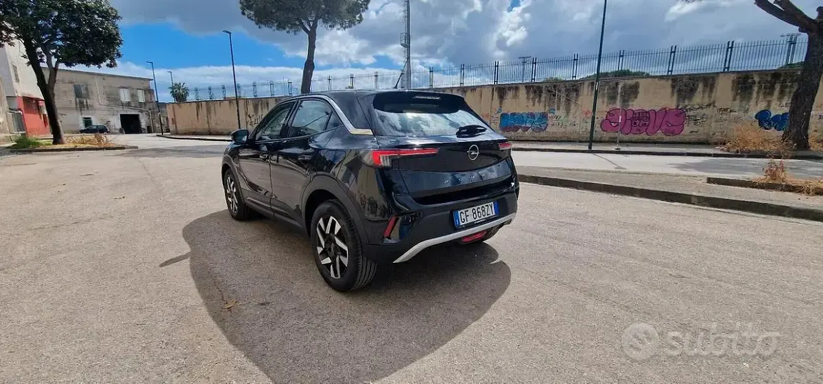 Usata Opel Mokka Elegance 101 CV (74 kW) 2022 Nero SUV