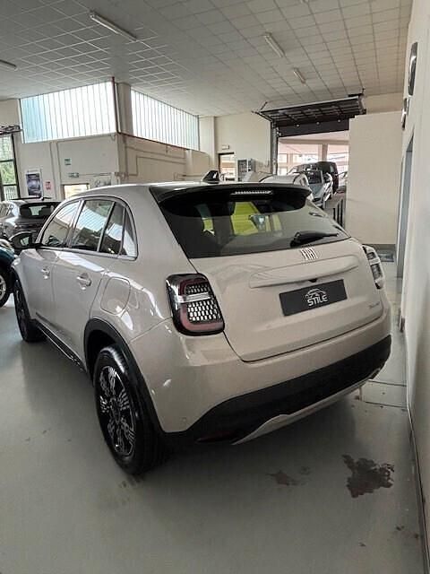 Usata Fiat 600 100 CV (73 kW) 2024 Beige Station wagon