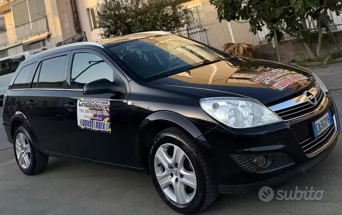 Usata Opel Astra 90 CV (66 kW) 2010 Nero Station wagon