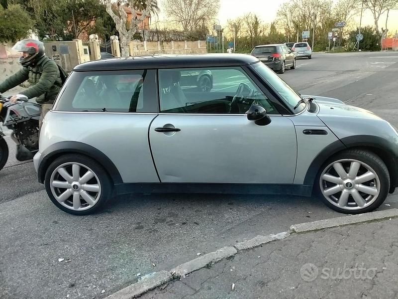 Begagnad Mini Cooper 116 HK (85 kW) 2002 Grå Halvkombi