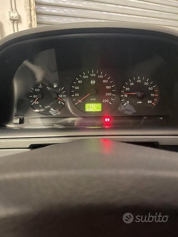 Usata Alfa Romeo 145 90 CV (66 kW) 1995 Rosso Utilitaria