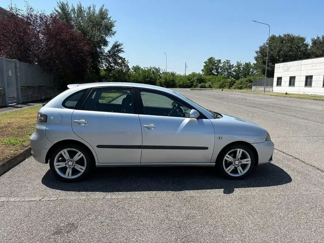 Usata Seat Ibiza Stylance 86 CV (63 kW) 2006 Argento Utilitaria