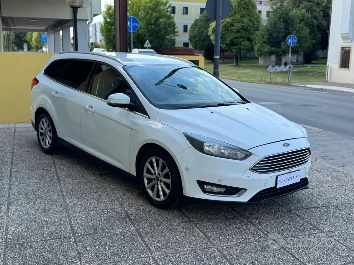 Usata Ford Focus Titanium 120 CV (88 kW) 2015 Bianco Station wagon