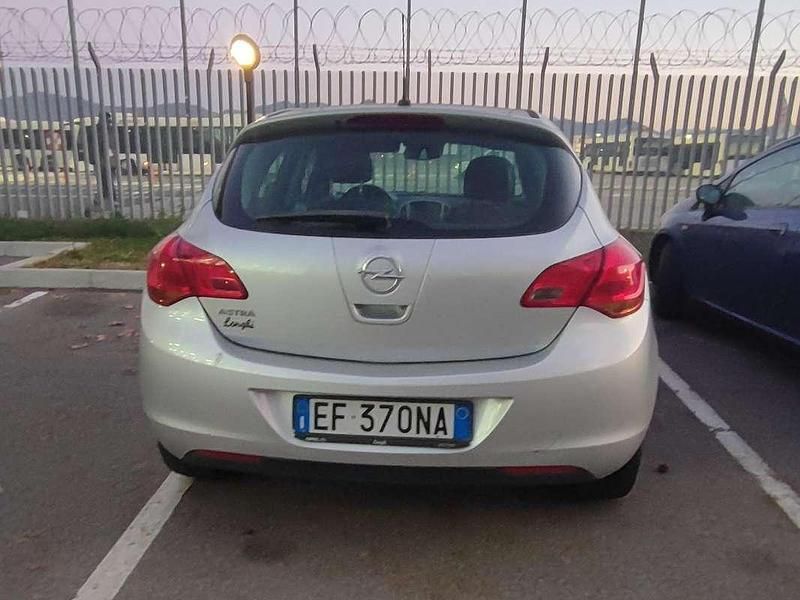 Usata Opel Astra Cosmo 101 CV (74 kW) 2011 Grigio Berlina