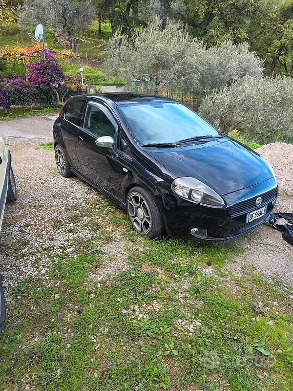 Nero Usata 2006 Fiat Grande Punto Utilitaria | 1600 € (Super prezzo) - Immagine 1/4
