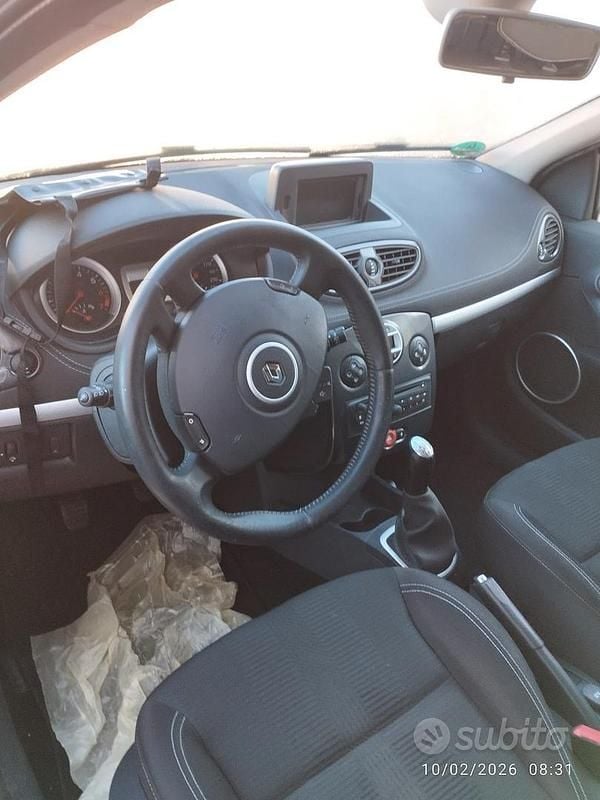 Usata Renault Clio GrandTour 75 CV (55 kW) 2010 Grigio Station wagon