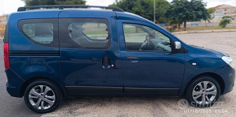 Usata Dacia Dokker 90 CV (66 kW) 2015 Blu Monovolume