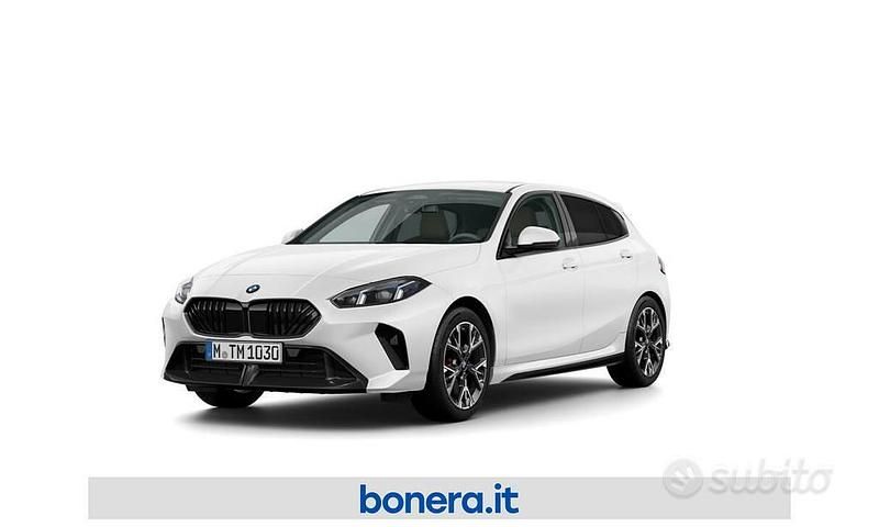 Alpin white pastello Nuova 2025 BMW 120 M Sport Due volumi | 44.500 € (Buon prezzo) - Immagine 1/4