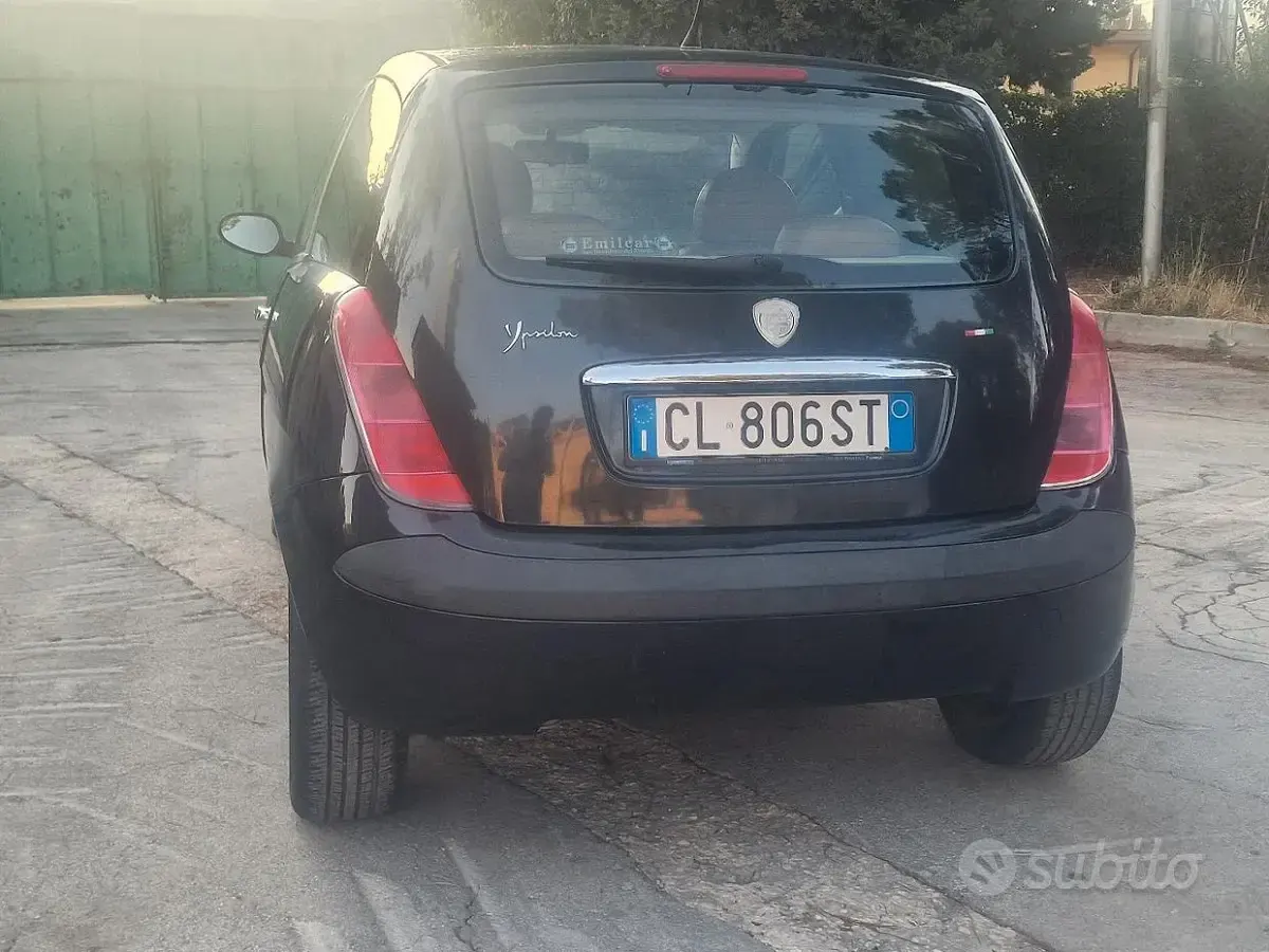 Usata Lancia Ypsilon 80 CV (58 kW) 2004 Nero Utilitaria