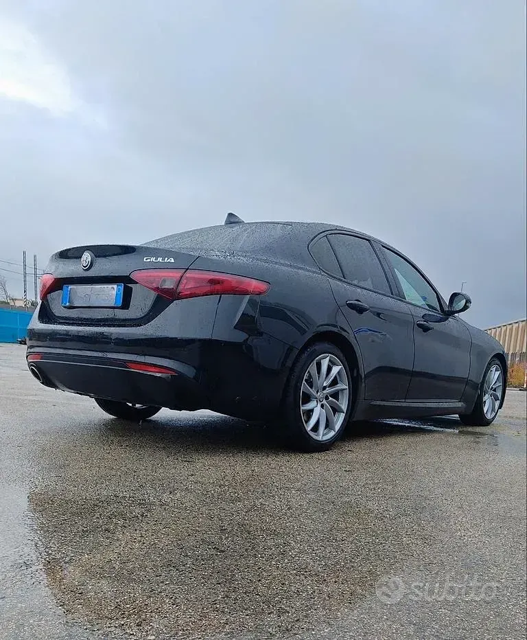 Usata Alfa Romeo Giulia Super 150 CV (110 kW) 2018 Nero Berlina