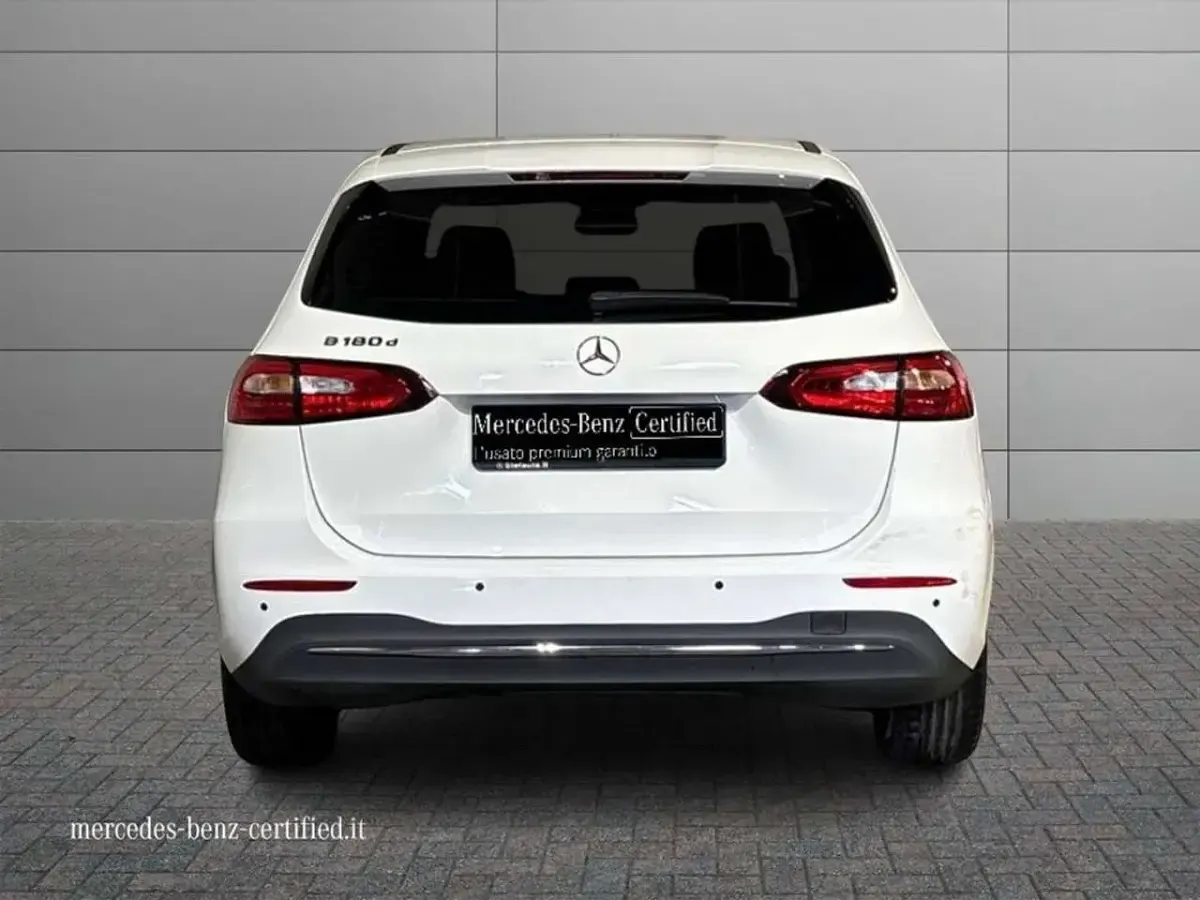 Usata Mercedes B180 116 CV (85 kW) 2021 Bianco polare Utilitaria