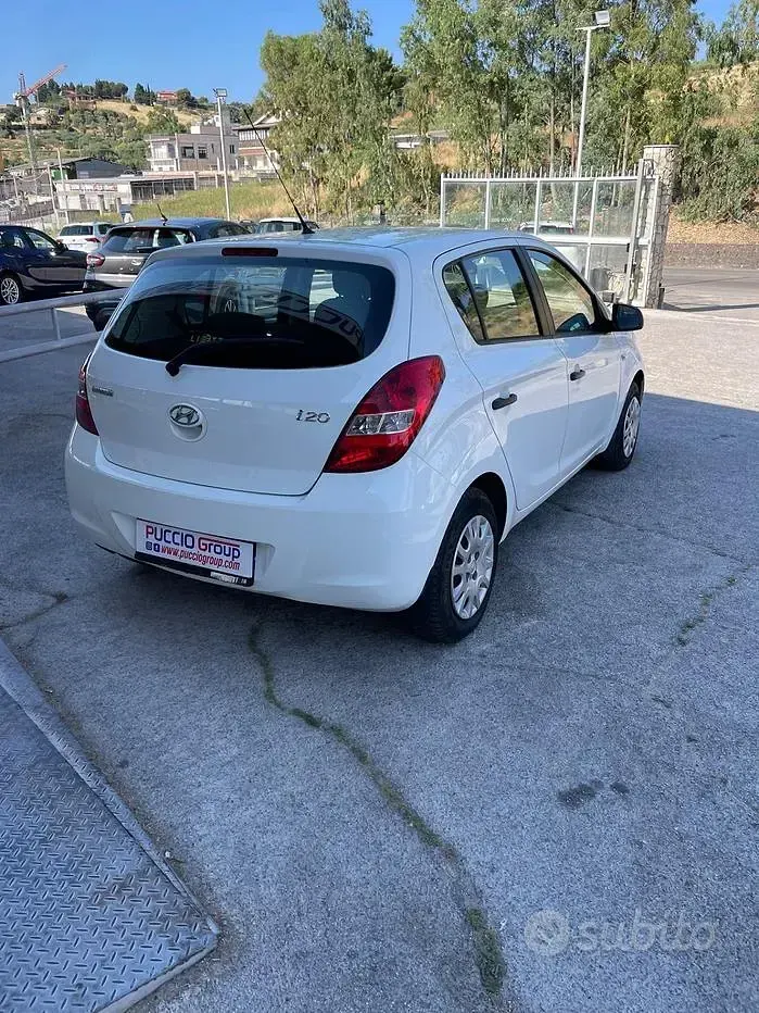 Usata Hyundai i20 Edition 78 CV (57 kW) 2011 Bianco Utilitaria