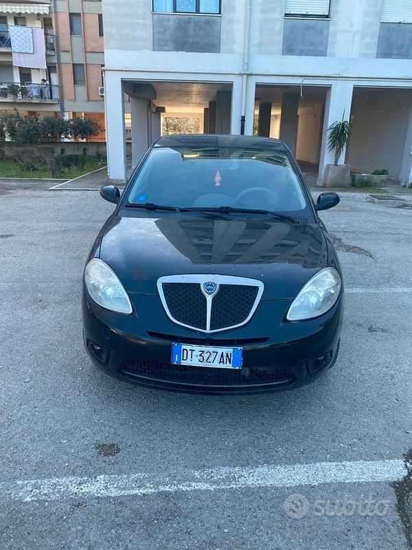 Usata Lancia Ypsilon 90 CV (66 kW) 2008 Nero Utilitaria